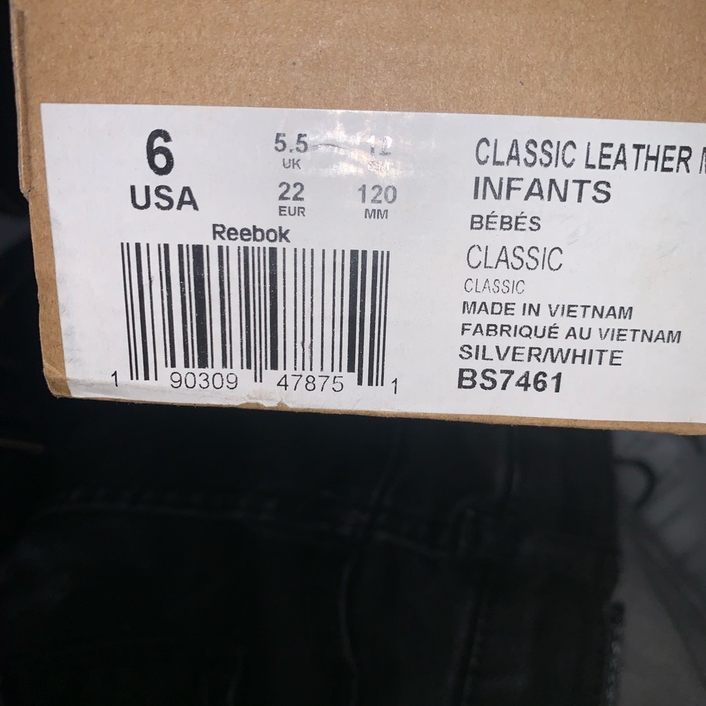 Classic Reebok - Picture 2 of 6